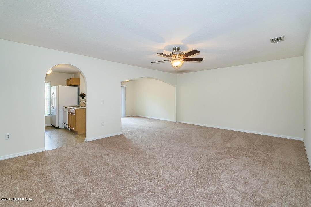 10550 Autumn Trace Road Jacksonville, FL 32257 - Photo 4 of 20 Large Living Room