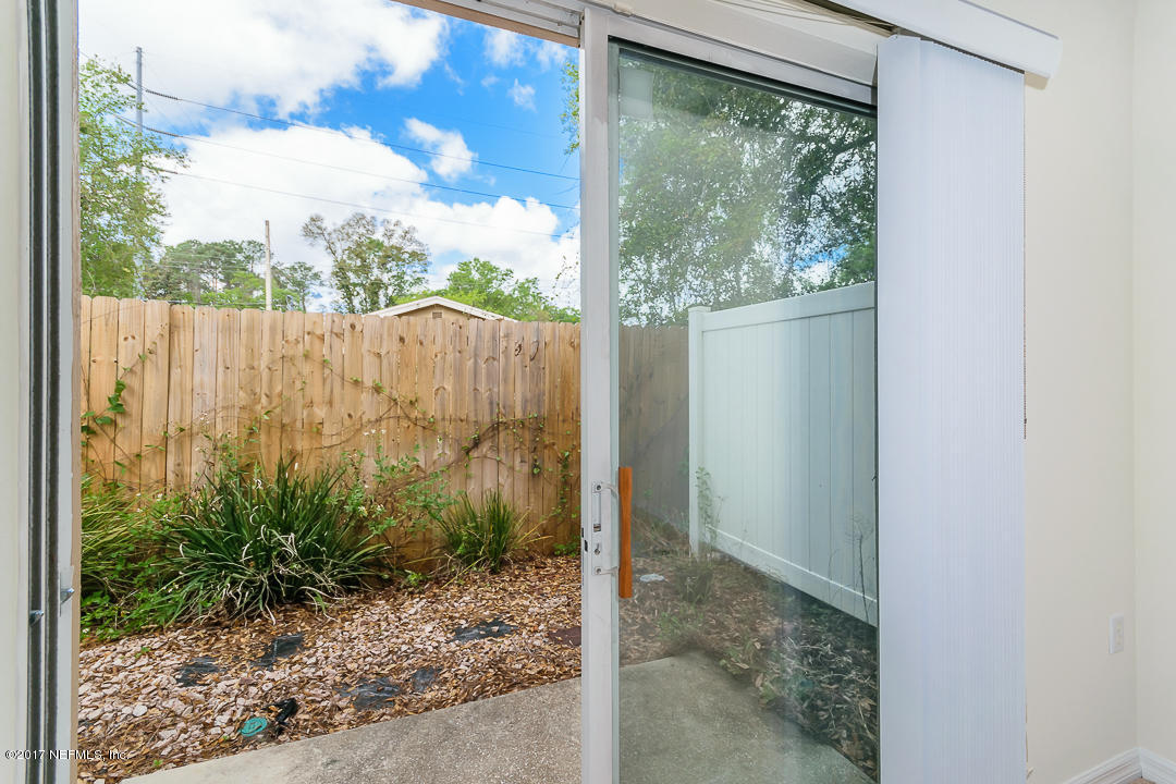 10550 Autumn Trace Road Jacksonville, FL 32257 - Photo 10 of 20 Glass Sliding Doors to backyard