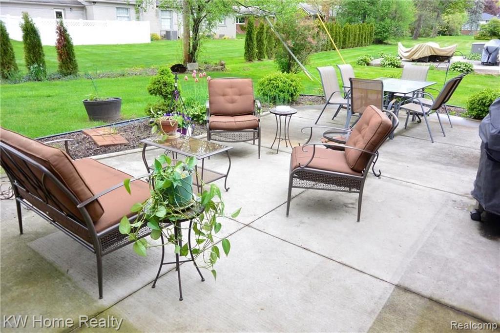 32106 Red Clover Road Farmington Hills, MI 48334 - Photo 37 of 40