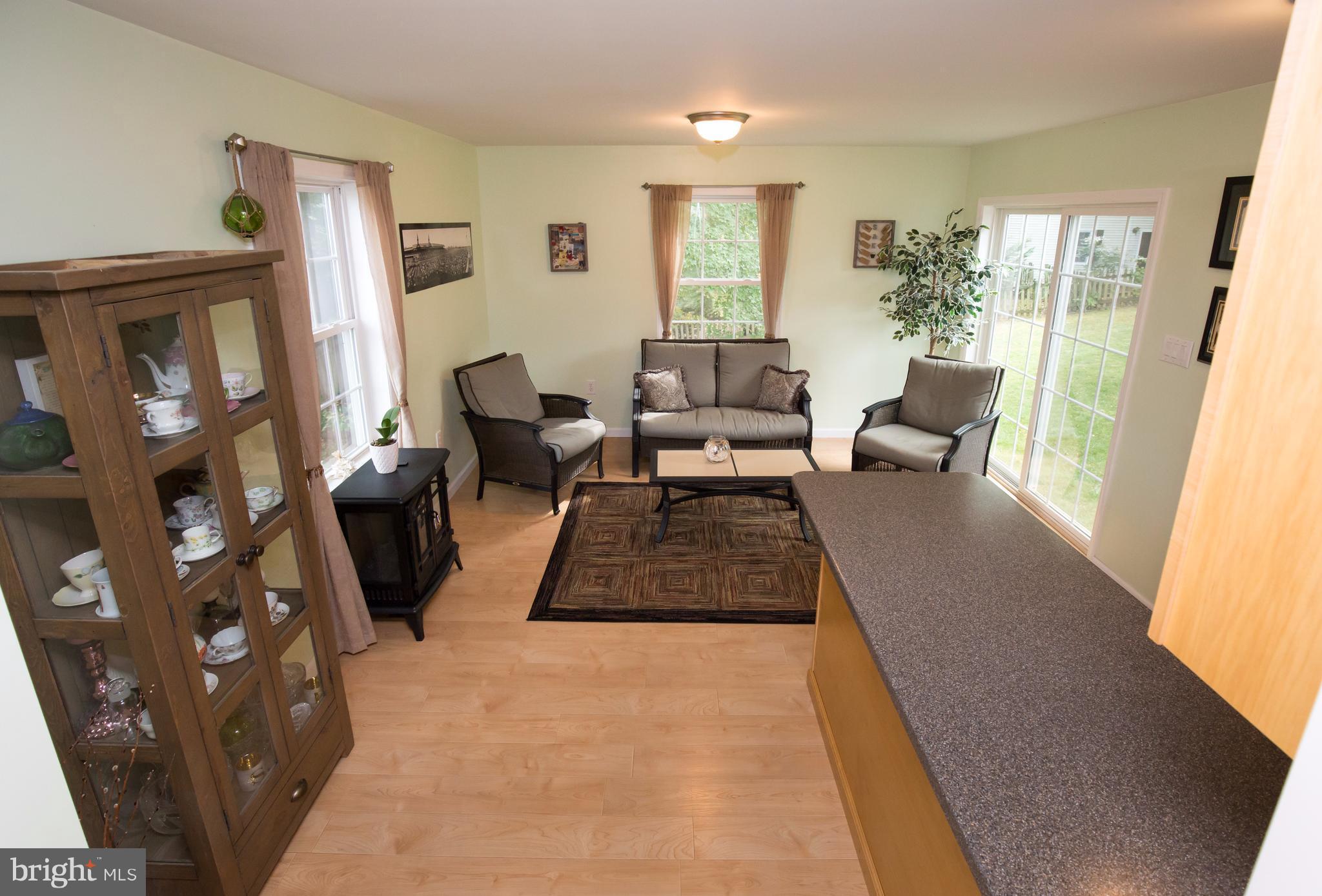 6129 Covered Bridge Road Burke, VA 22015 - Photo 4 of 28 Family Room