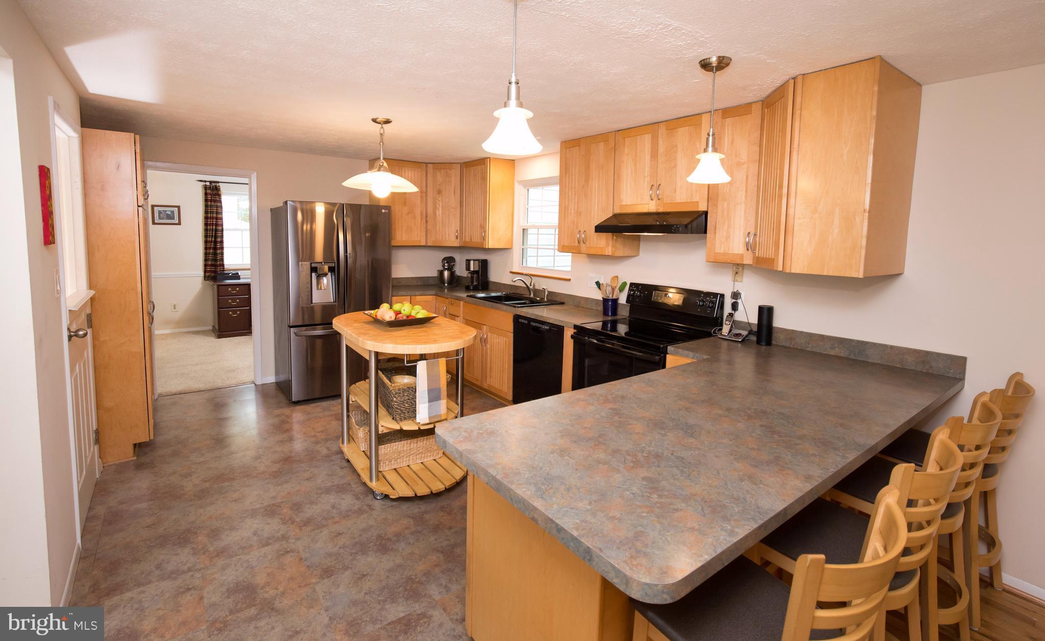 6129 Covered Bridge Road Burke, VA 22015 - Photo 5 of 28 Kitchen