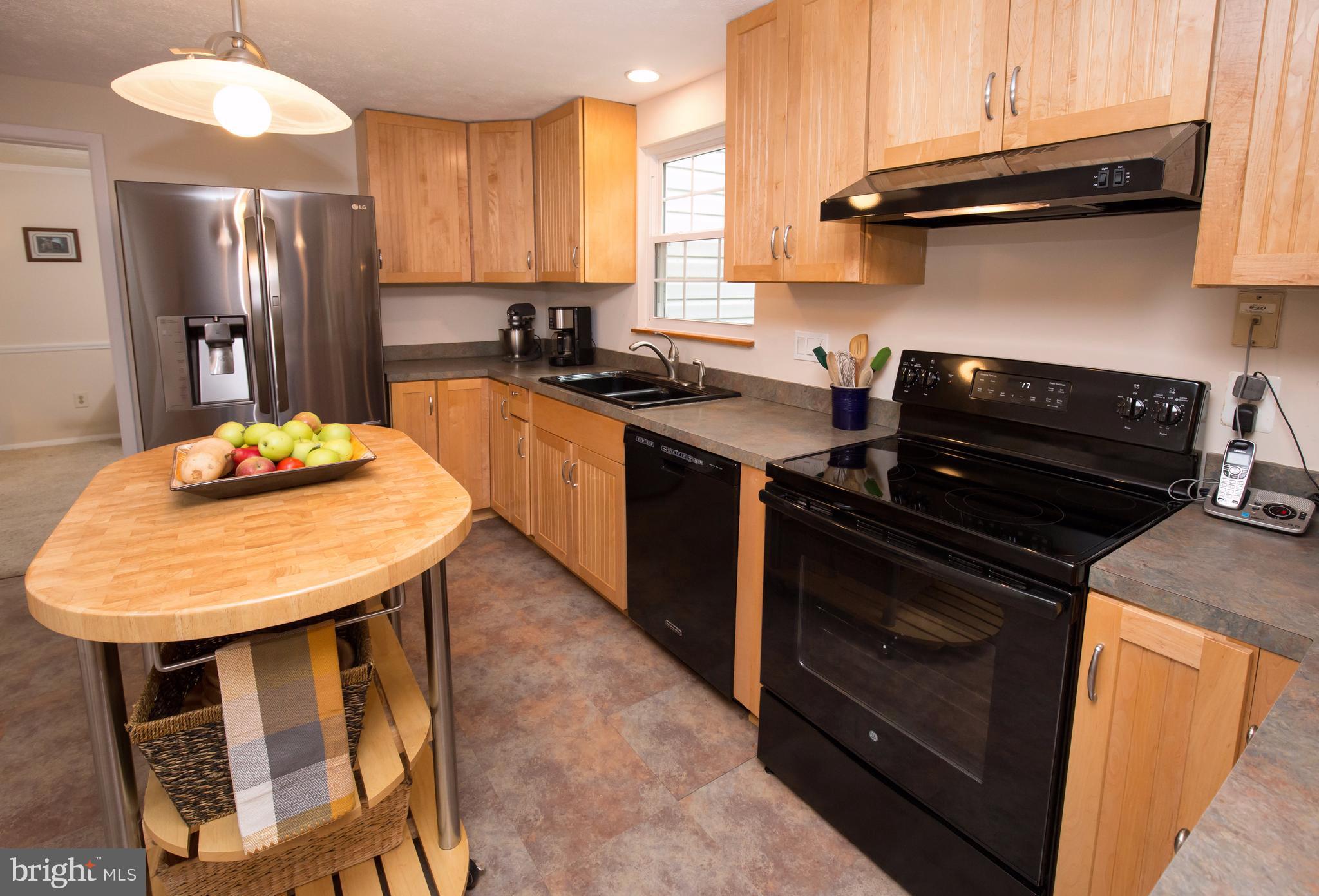 6129 Covered Bridge Road Burke, VA 22015 - Photo 6 of 28 Kitchen