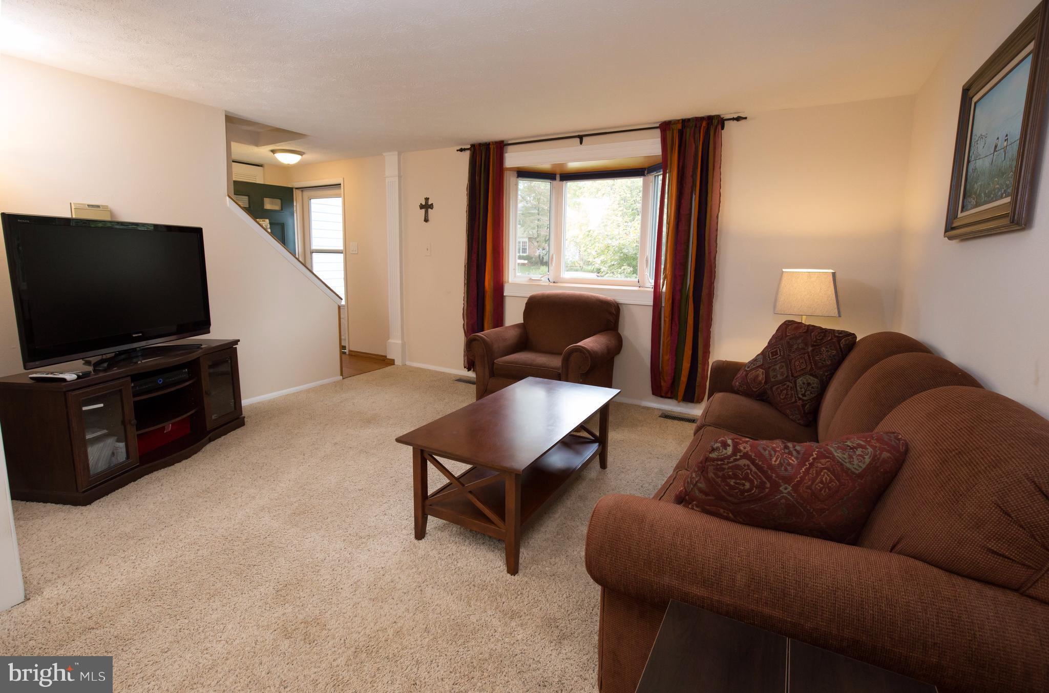6129 Covered Bridge Road Burke, VA 22015 - Photo 10 of 28 Living Room