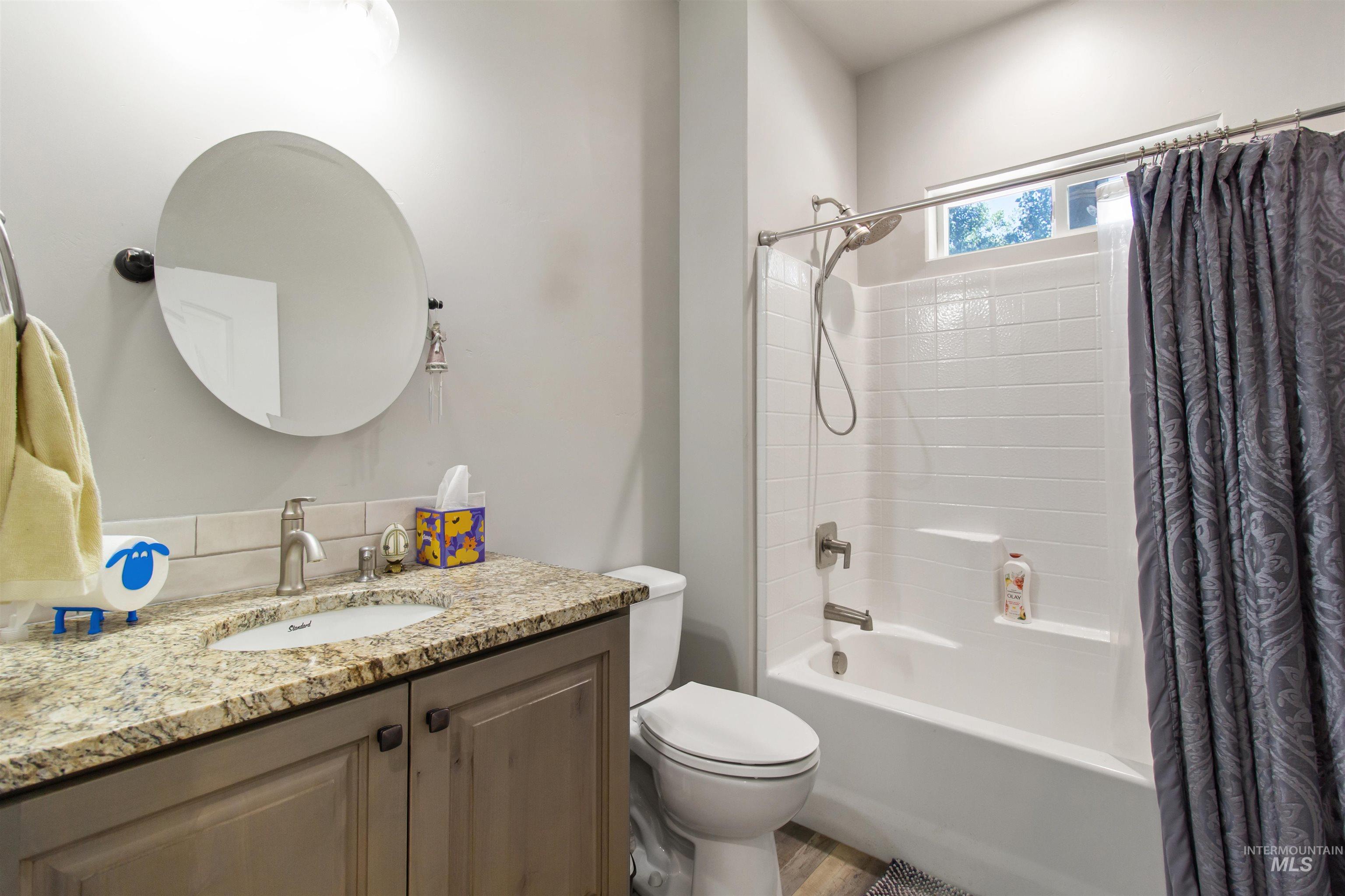 212 Fafnir Drive Kimberly, ID 83341 - Photo 21 of 36 Bathroom with shower / bath combination with curtain and vanity
