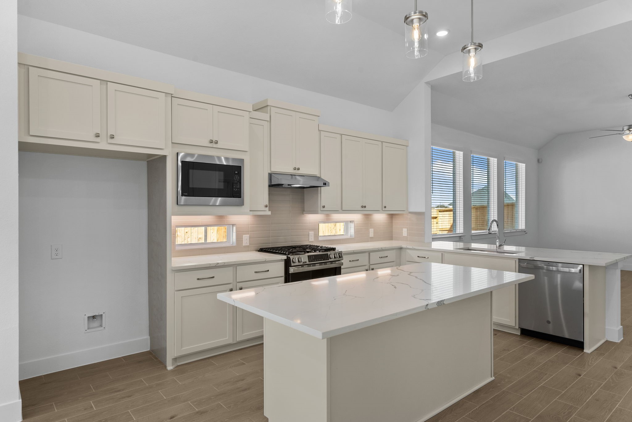 333 Gambels Quail Road Waller, TX 77484 - Photo 4 of 32