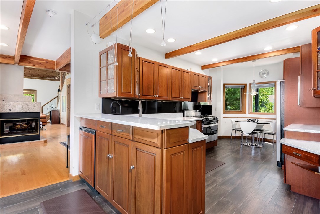 378 New Meadow Road Barrington, RI 02806 - Photo 12 of 31 Gallery Image 12