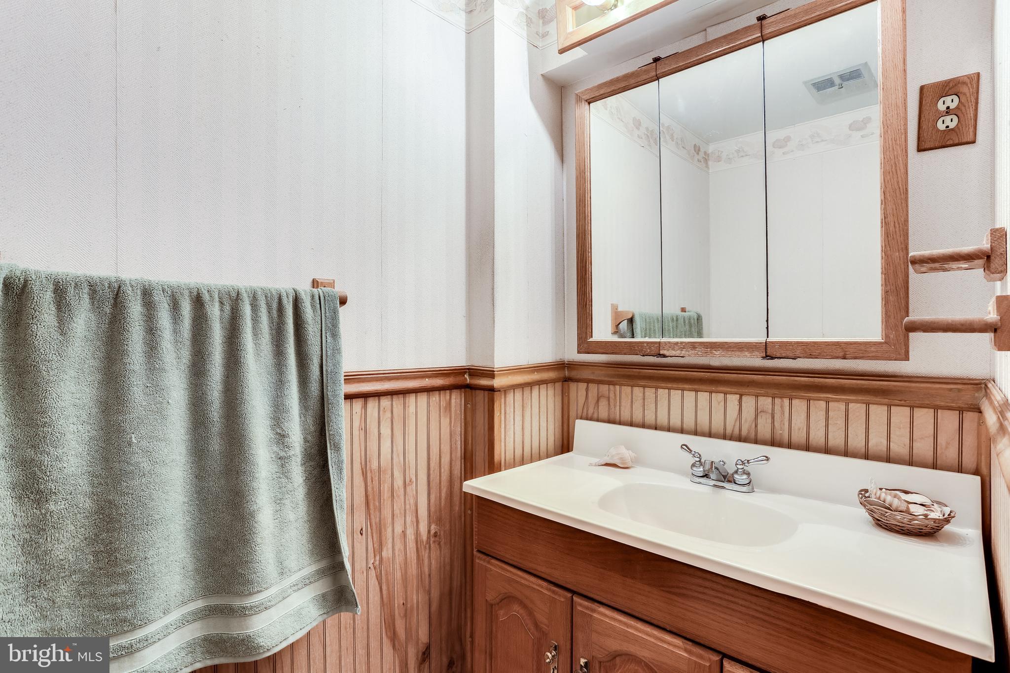 8308 Stillmeadow Road, Unit 1E Baltimore, MD 21236 - Photo 26 of 29 Lower level full hall bathroom