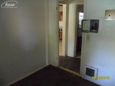 6171 East River Road Flushing, MI 48433 - Photo 3 of 12 20131465-2.JPG