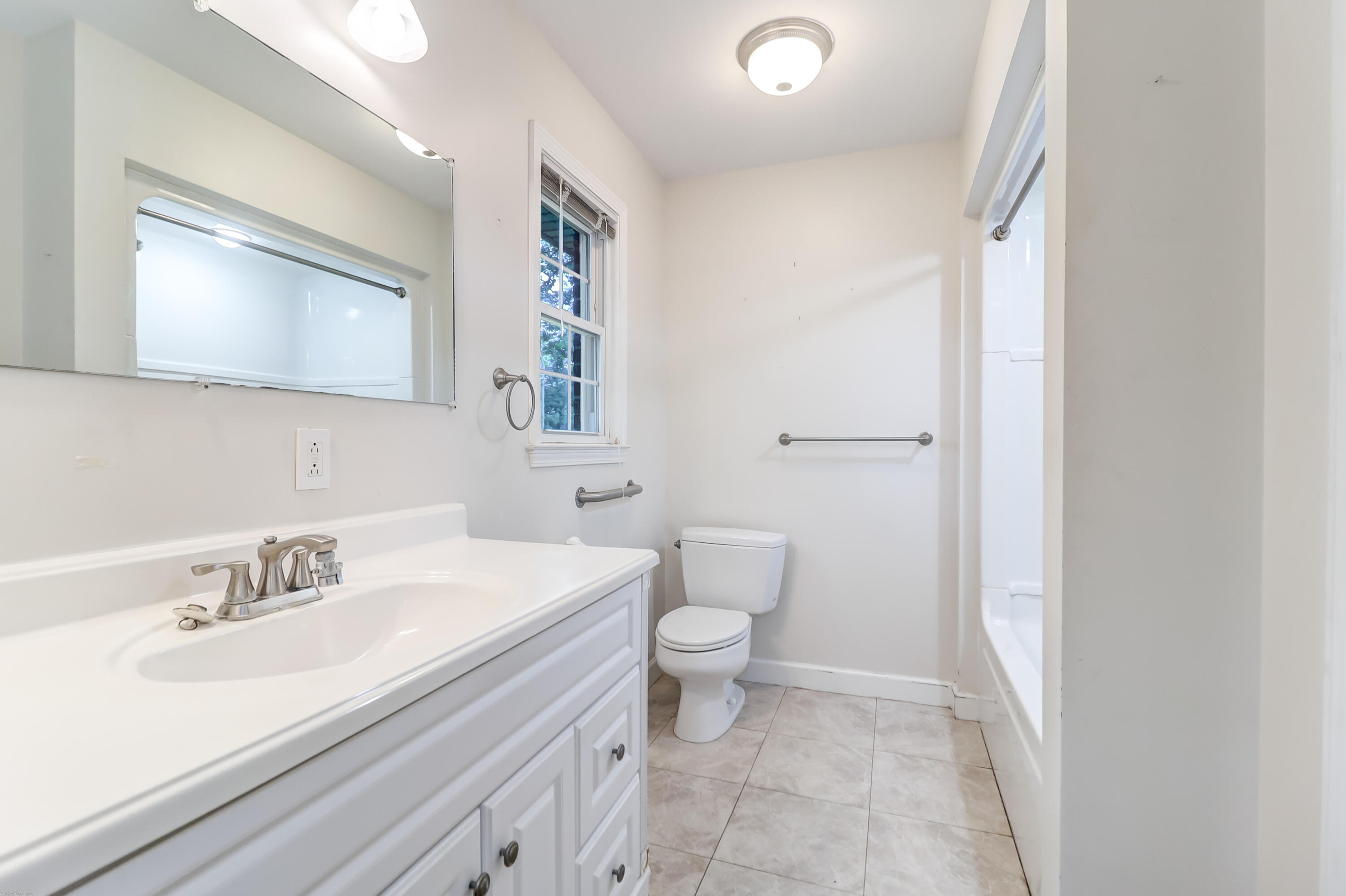 2016 Dogwood Road Charleston, SC 29414 - Photo 20 of 29 Bathroom