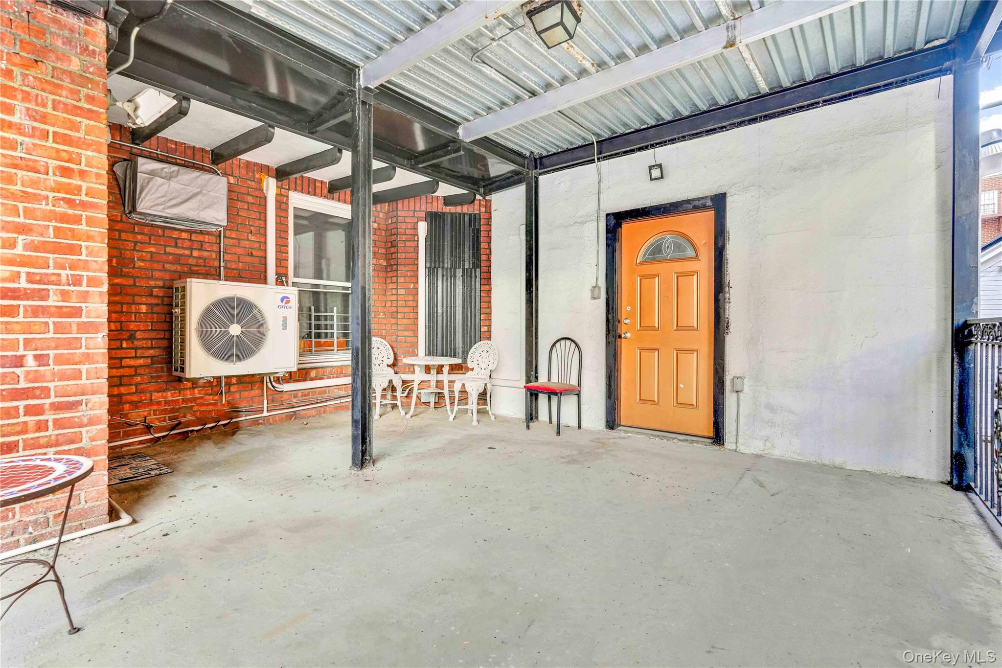 84-39 Lefferts Boulevard, Unit 1 Queens, NY 11415 - Photo 2 of 42 a view of a room with gym equipment