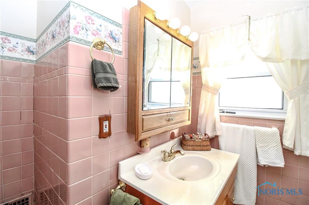 651 Waybridge Road Toledo, OH 43612 - Photo 24 of 35 Gallery Image 24