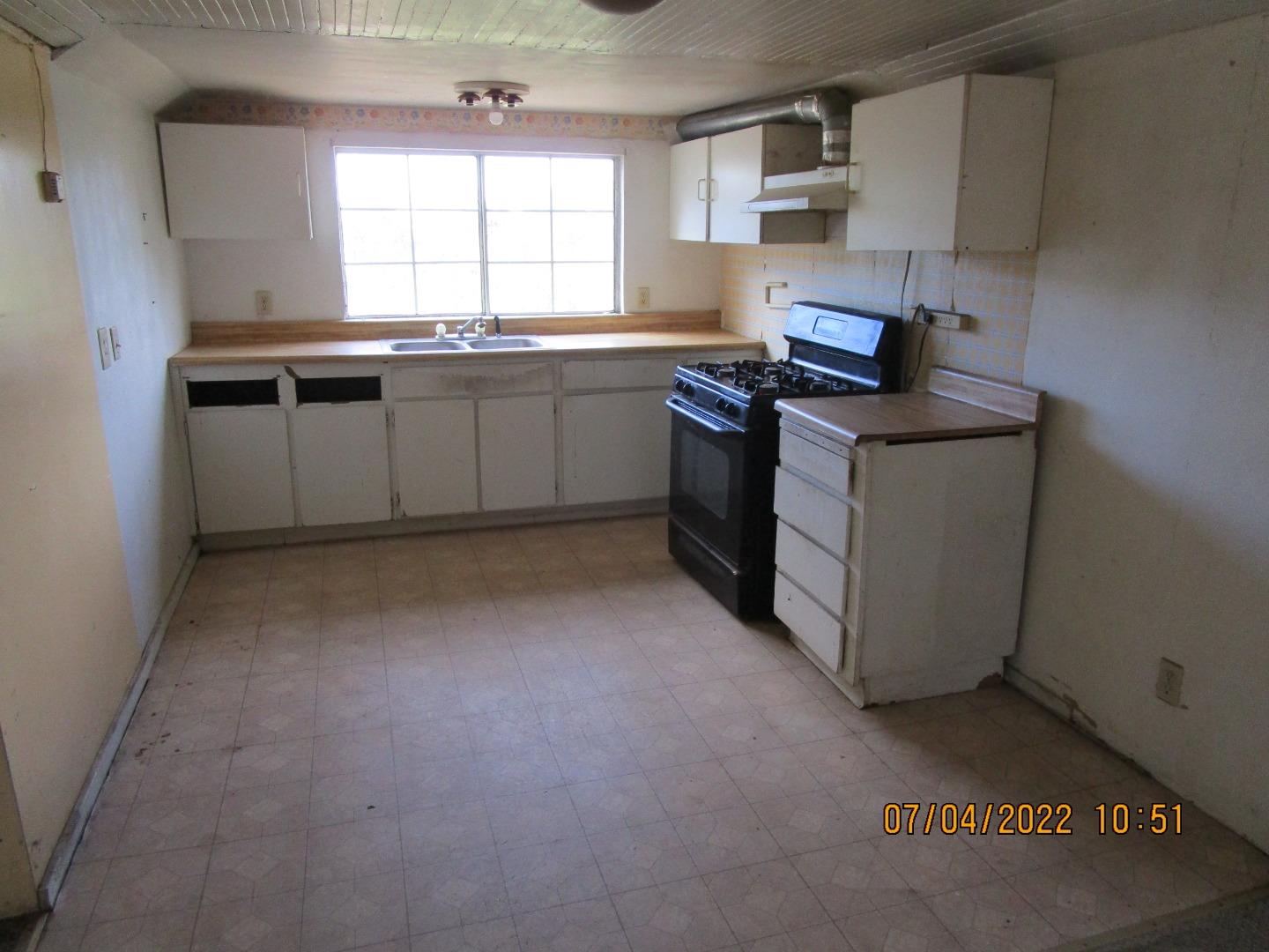 37 Webb Road Watsonville, CA 95076 - Photo 27 of 30 a kitchen with stainless steel appliances granite countertop a sink stove and refrigerator