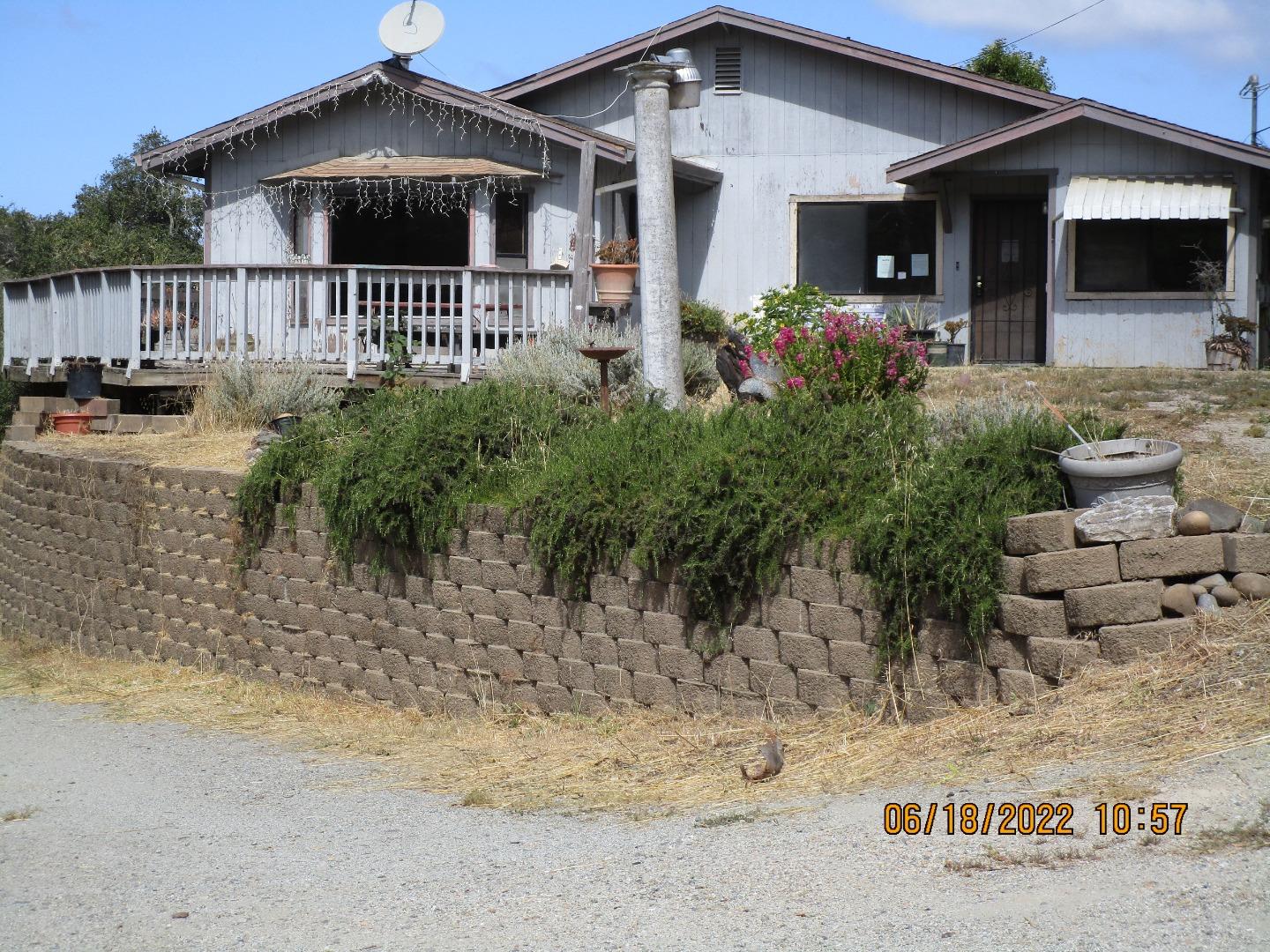 37 Webb Road Watsonville, CA 95076 - Photo 4 of 30 a front view of a house with a yard