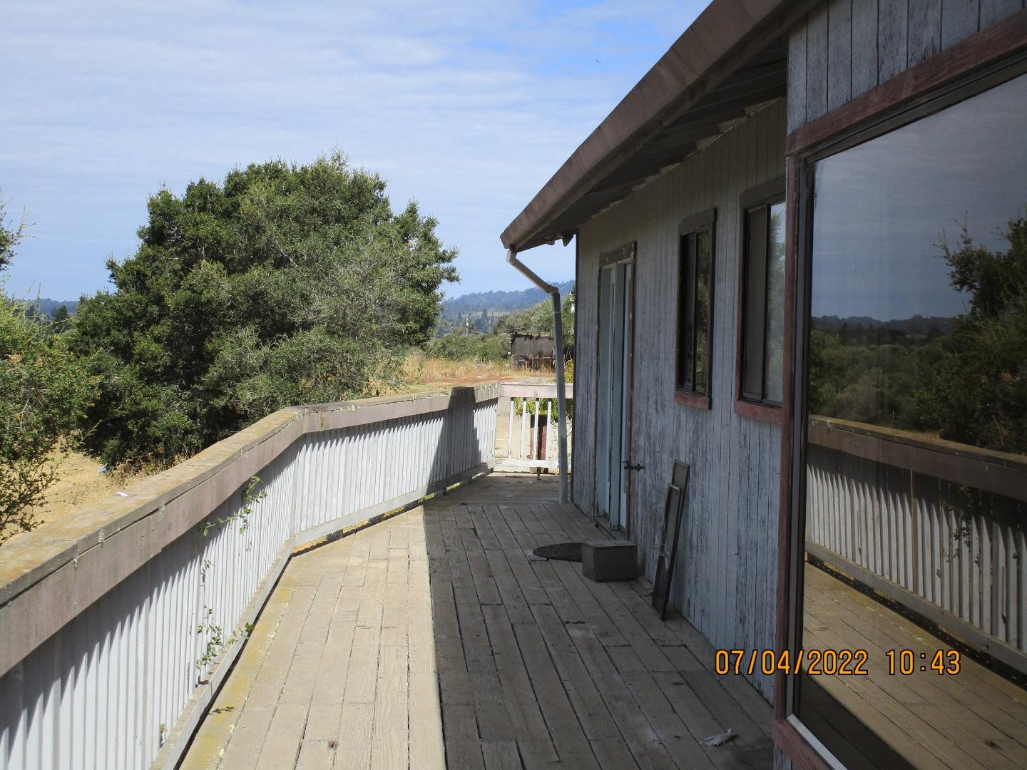 37 Webb Road Watsonville, CA 95076 - Photo 9 of 30 a view of balcony and yard
