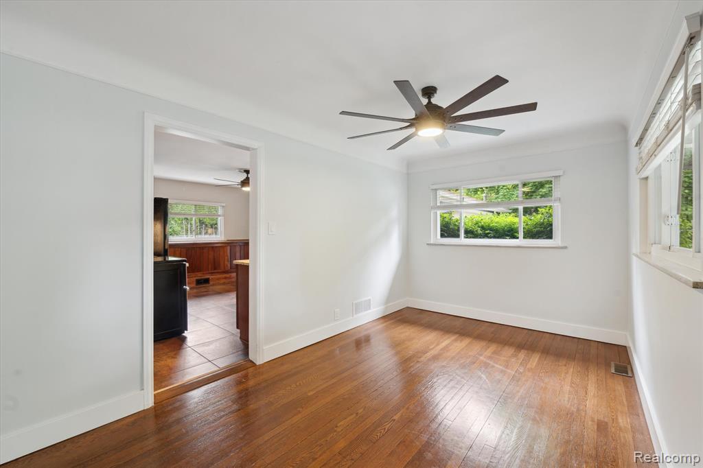 105 George Street Milford, MI 48381 - Photo 13 of 48