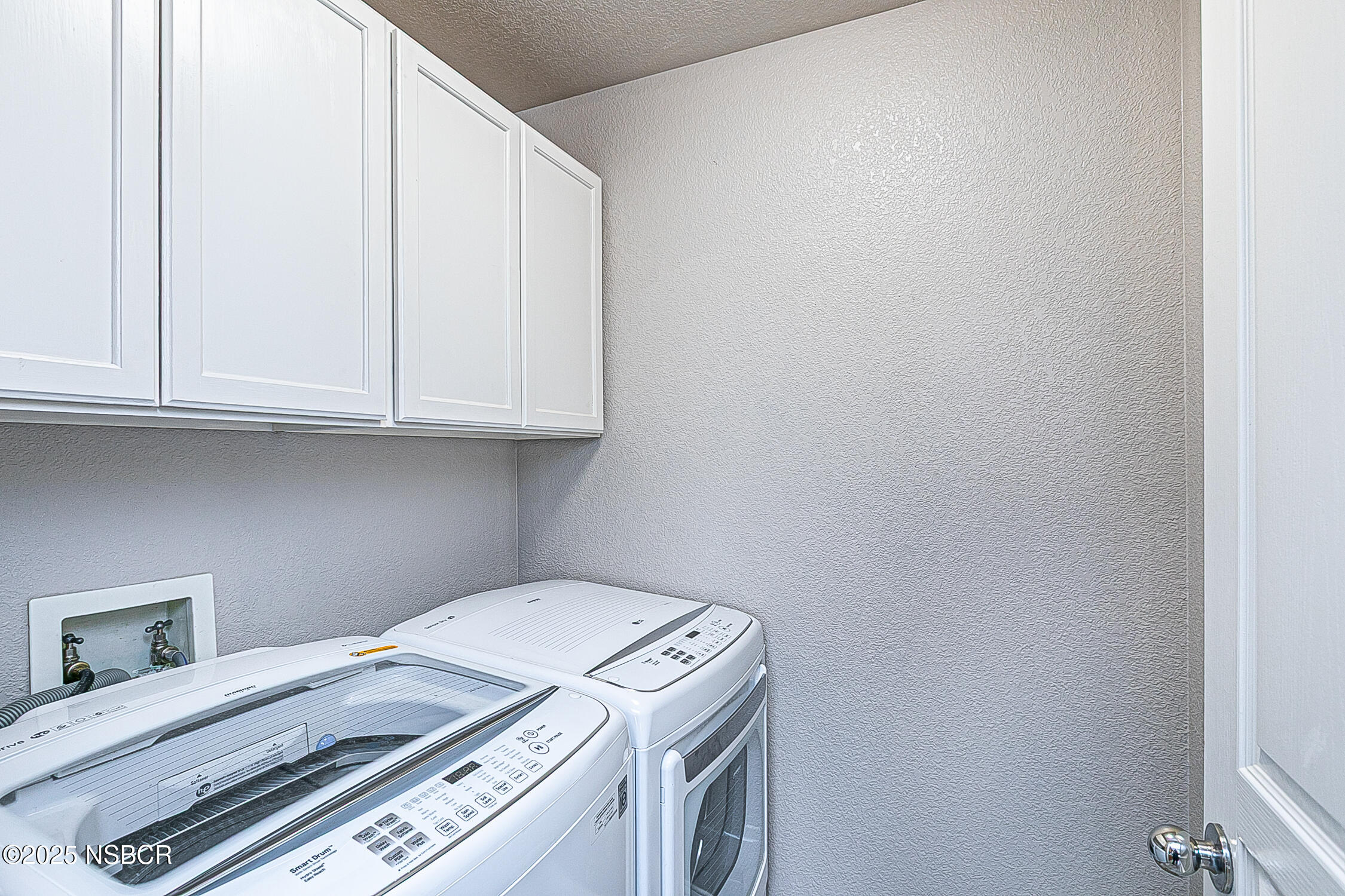 1104 Honda Way Lompoc, CA 93436 - Photo 27 of 36 a utility room with dryer and washer