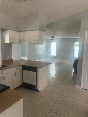 $2,000 | 116 Crescent Court, Kissimmee, FL 34758