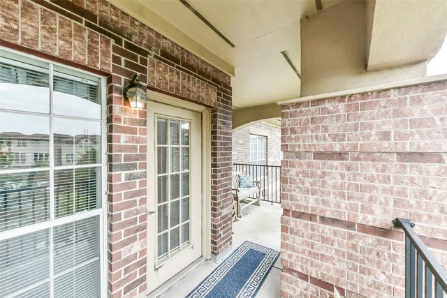 $195,000 | 2815 Kings Crossing Drive, Unit 319, Kingwood, TX 77345