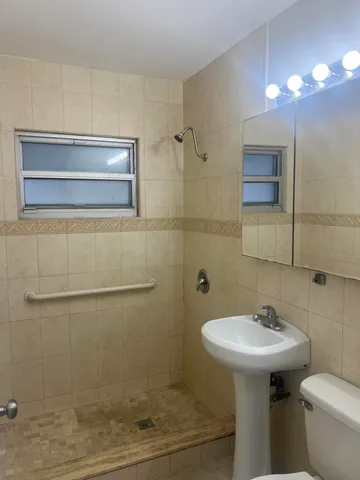 $2,700 | 3305 Lake Avenue, West Palm Beach, FL 33405