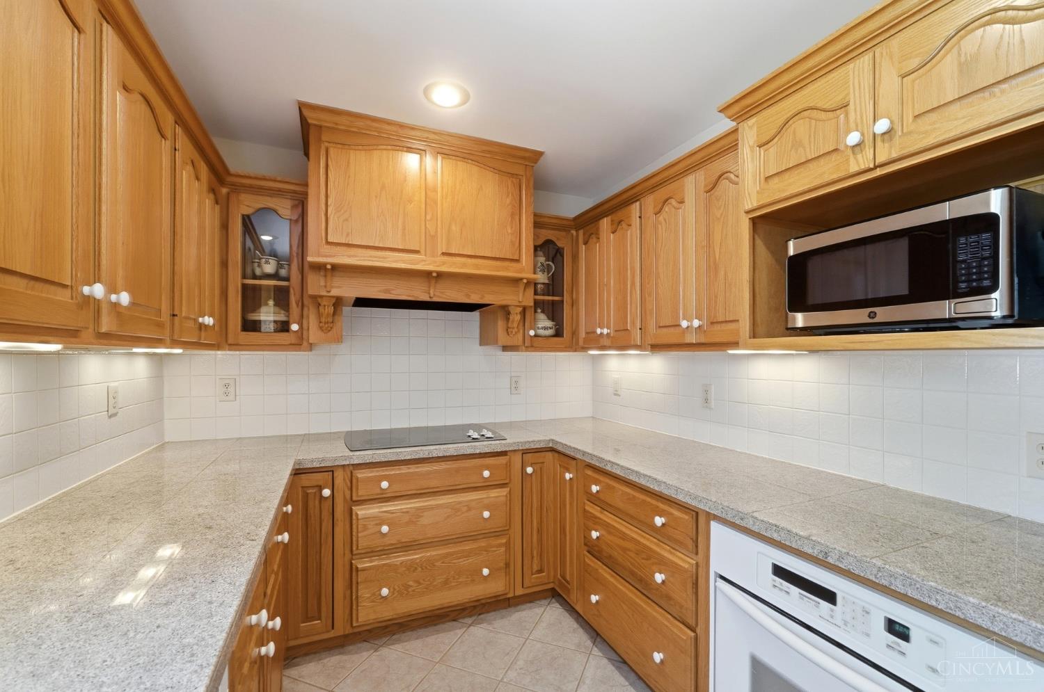 6596 Springdale Road Cincinnati, OH 45247 - Photo 13 of 81
