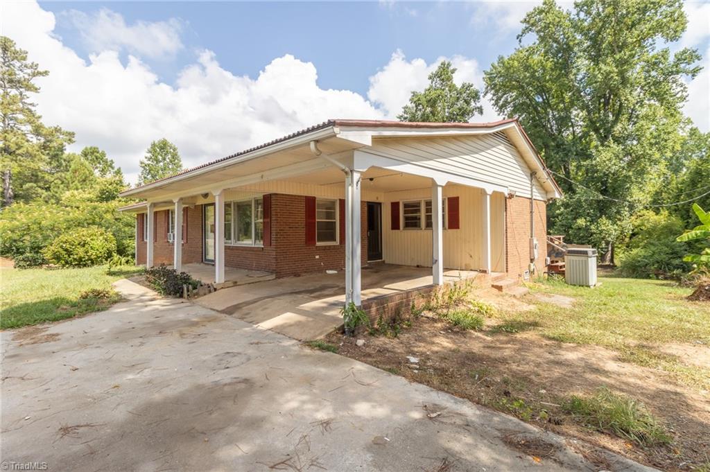 588 Warner Road Troy, NC 27371 - Photo 5 of 31 Gallery Image 5