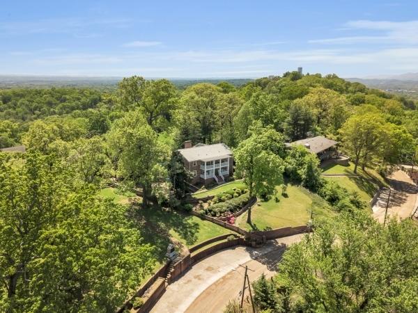 214 South Crest Road Chattanooga, TN 37404 - Photo 5 of 25 04-5aed097acf0f9