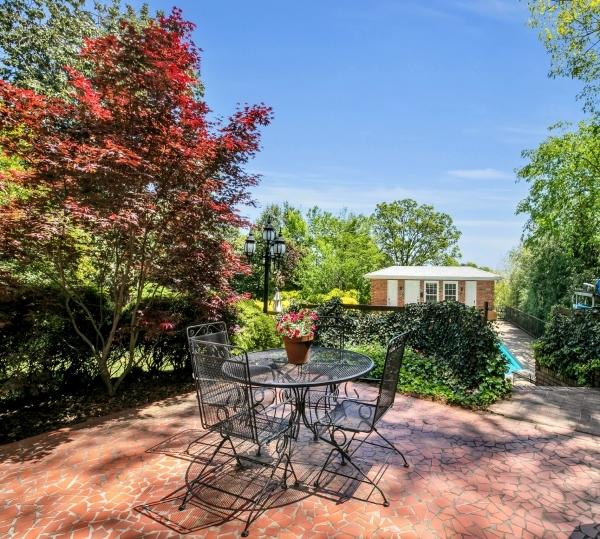 214 South Crest Road Chattanooga, TN 37404 - Photo 8 of 25 08-5aed09bd7192f