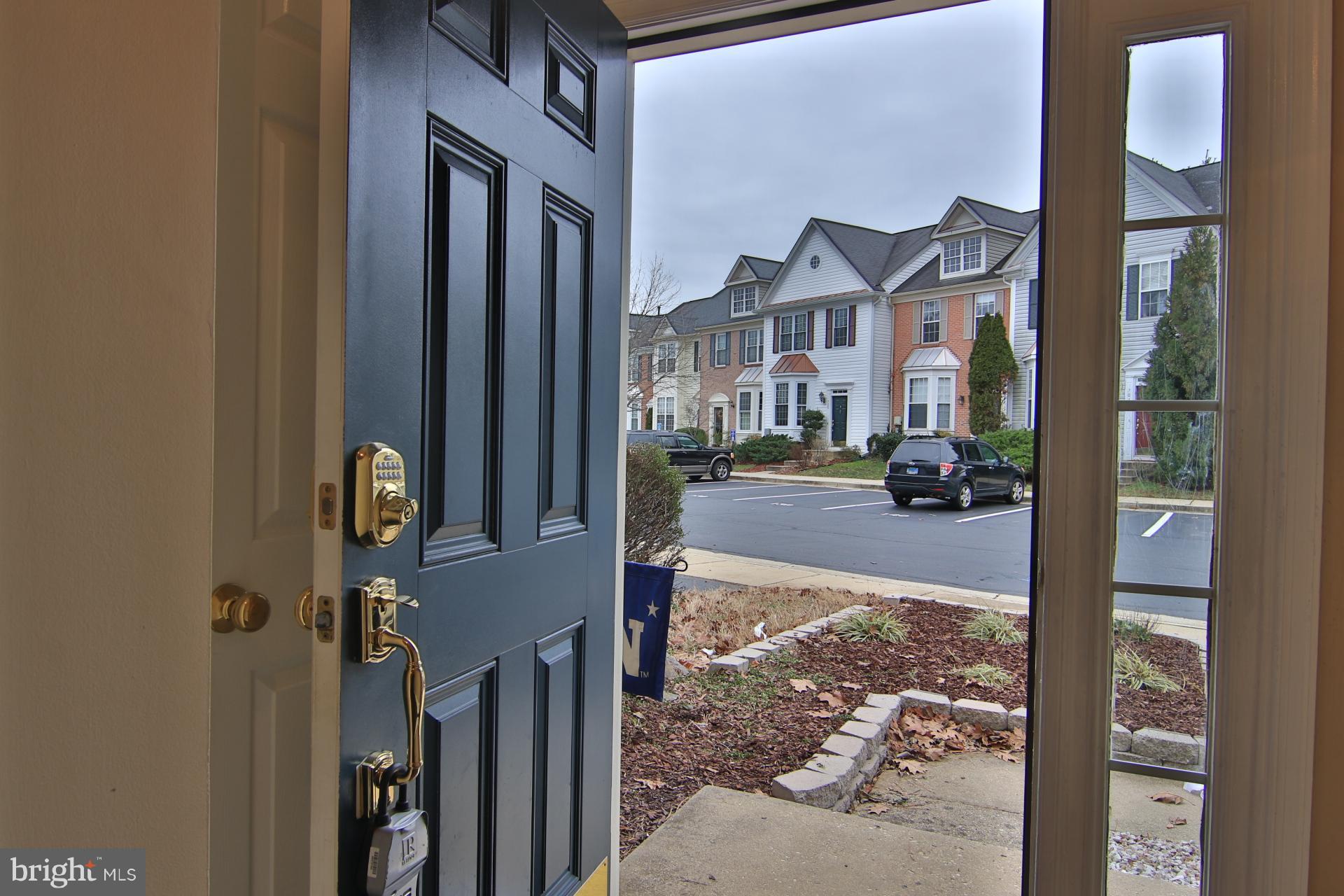 662 Howards Loop Annapolis, MD 21401 - Photo 2 of 37 Enttry