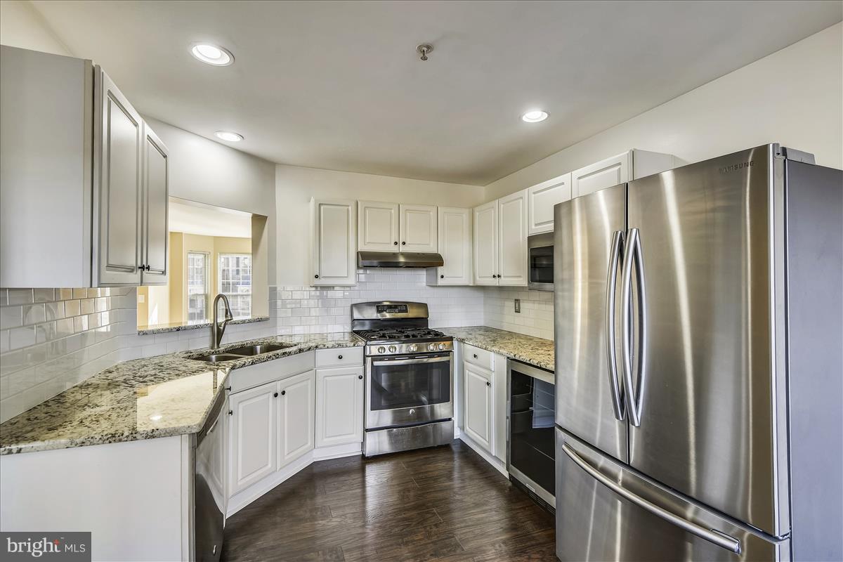 662 Howards Loop Annapolis, MD 21401 - Photo 11 of 37 Updated fully appointed kitchen
