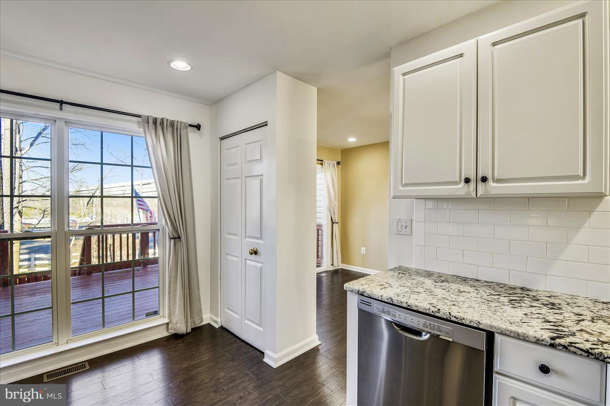 662 Howards Loop Annapolis, MD 21401 - Photo 12 of 37 Updated fully appointed kitchen