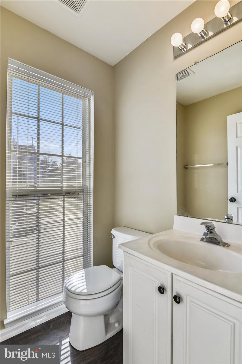 662 Howards Loop Annapolis, MD 21401 - Photo 13 of 37 Powder Room