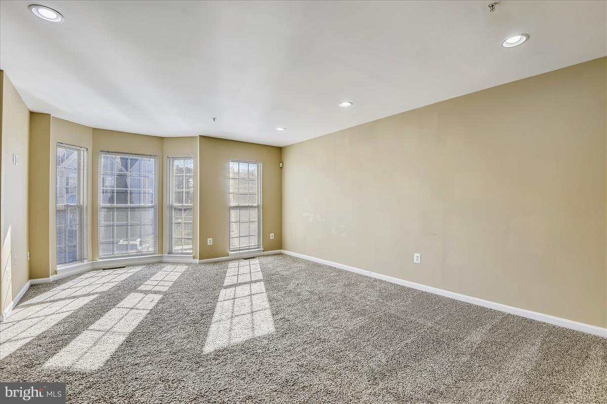 662 Howards Loop Annapolis, MD 21401 - Photo 4 of 37 Living Room