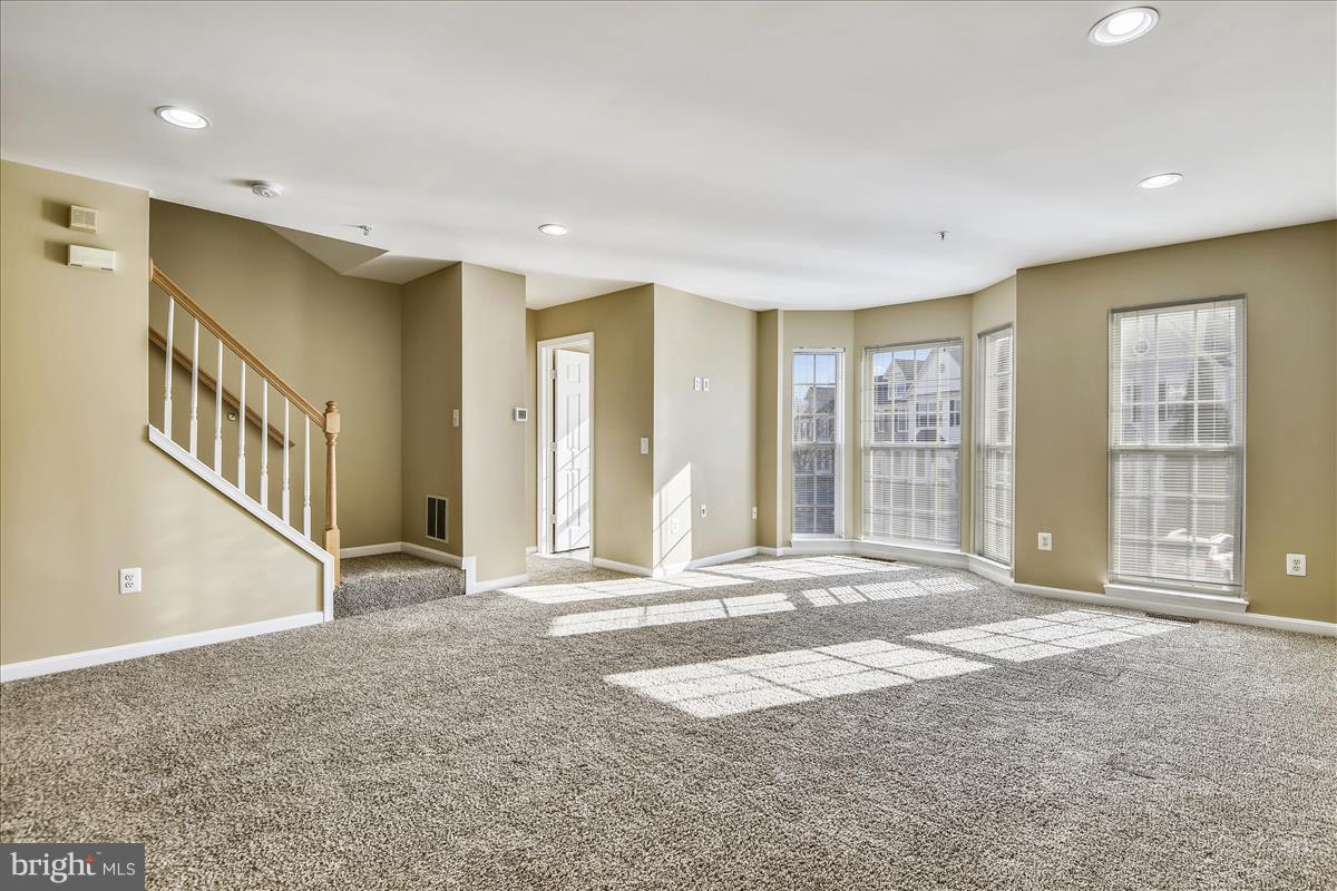 662 Howards Loop Annapolis, MD 21401 - Photo 5 of 37 Living Room