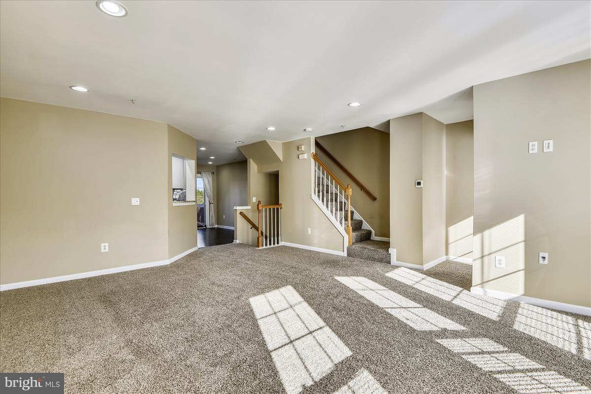 662 Howards Loop Annapolis, MD 21401 - Photo 6 of 37 Living Room