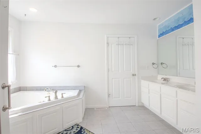 $450,000 | 208 Greenway Drive, Holts Summit, MO 65043