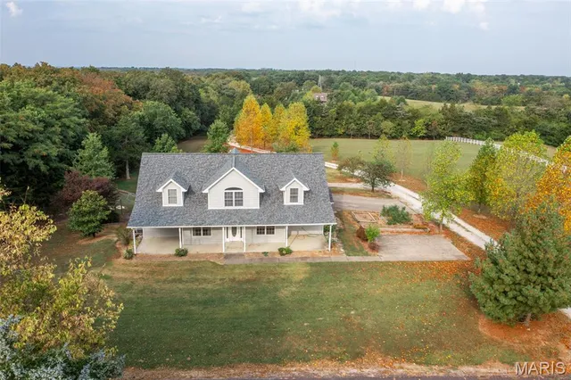 $450,000 | 208 Greenway Drive, Holts Summit, MO 65043