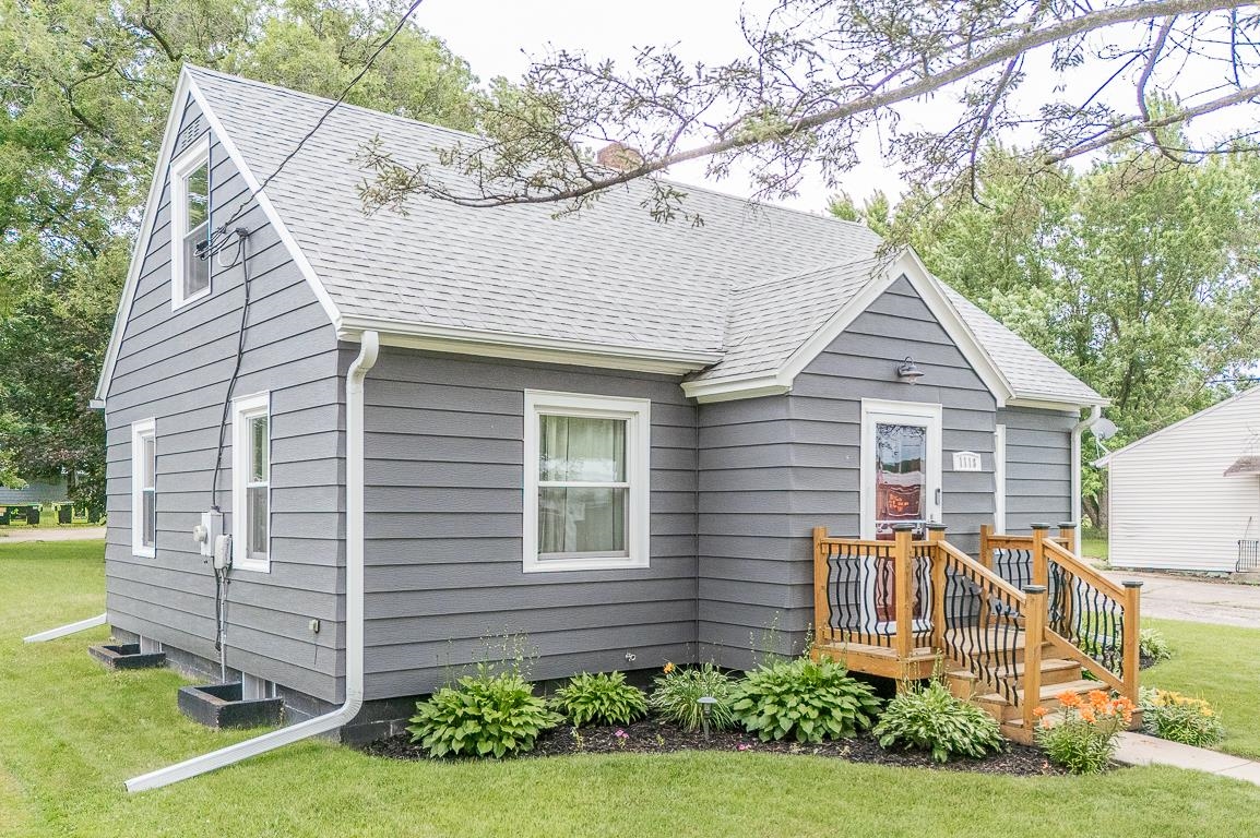 1118 Depot Street Manawa, WI 54949 - Photo 2 of 10