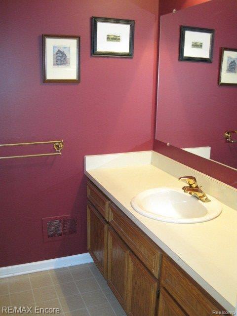 828 Snowmass Drive Rochester, MI 48309 - Photo 16 of 24 Powder Room