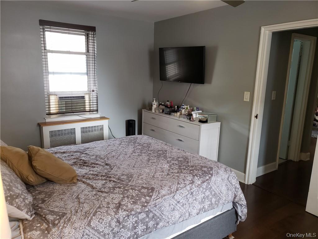 811 Bronx River Road, Unit 1C Bronxville, NY 10708 - Photo 16 of 22 Large bedroom.