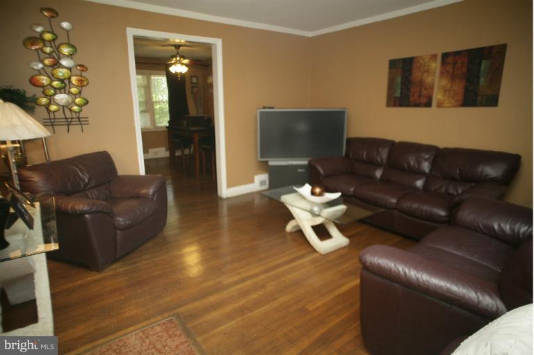 1022 Upnor Road Baltimore, MD 21212 - Photo 14 of 20 a living room with furniture and a couch