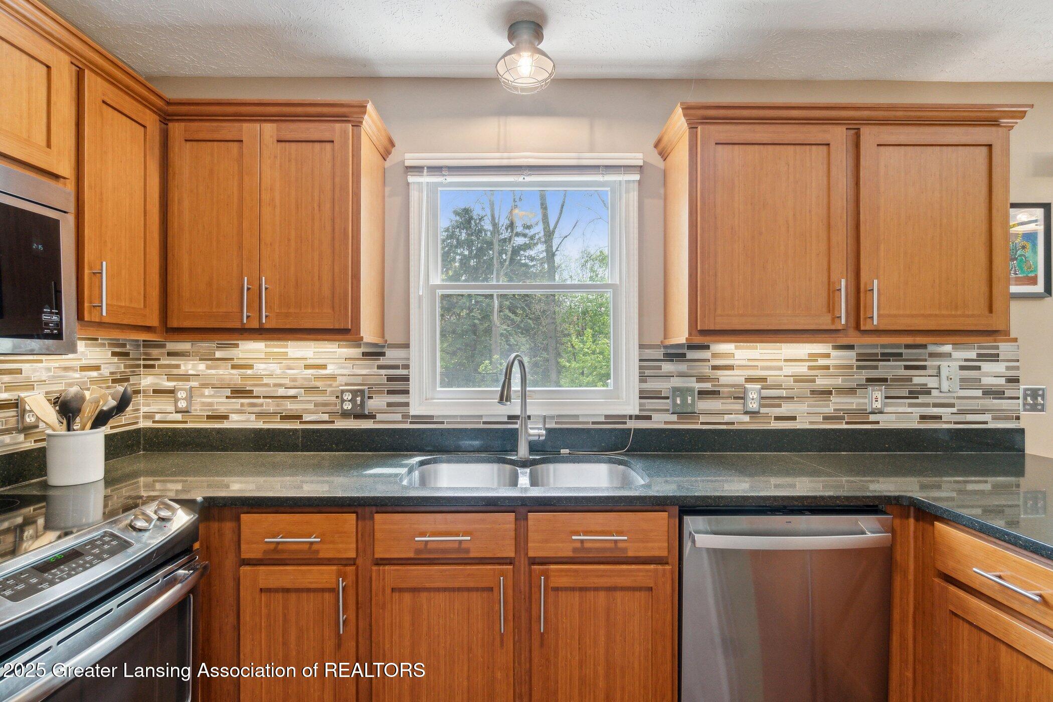 3883 Sandhill Road Lansing, MI 48911 - Photo 19 of 70 3883-Sandhill-Rd-Lansing-MI-48911-Window
