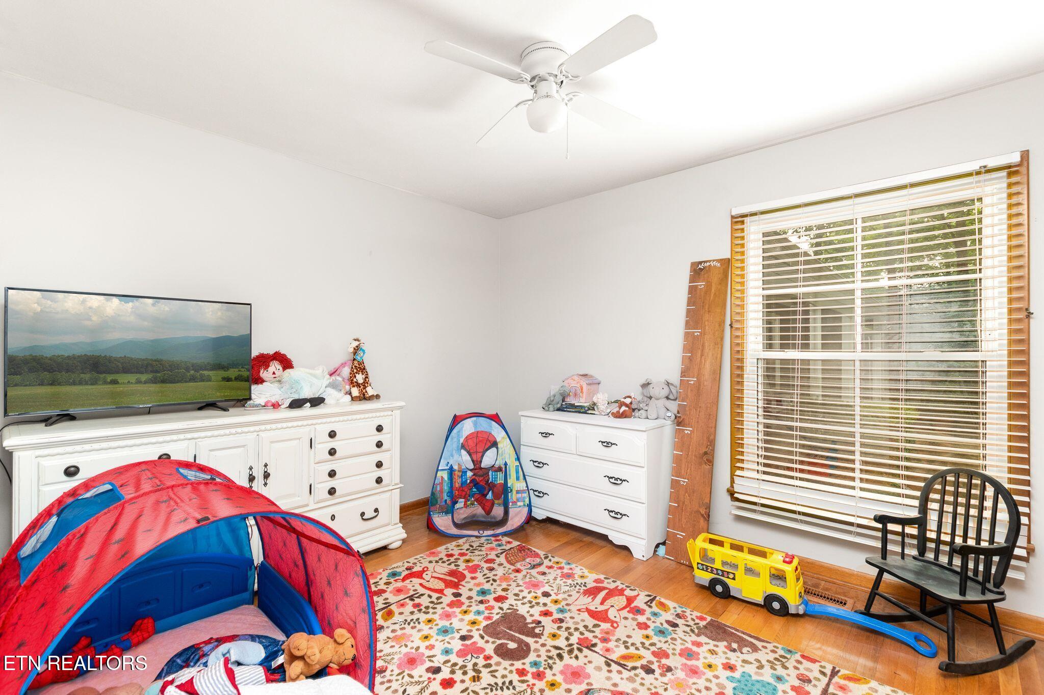 106 Morgan Road Oak Ridge, TN 37830 - Photo 12 of 18 Bedroom 3