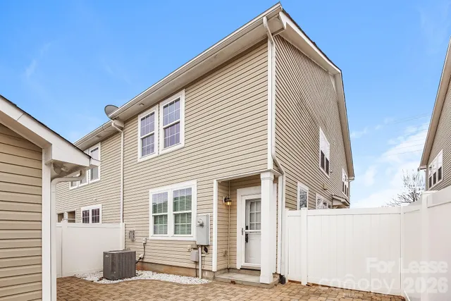 $2,255 | 18442 West Catawba Avenue, Cornelius, NC 28031