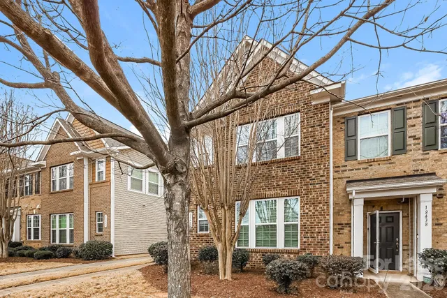 $2,255 | 18442 West Catawba Avenue, Cornelius, NC 28031