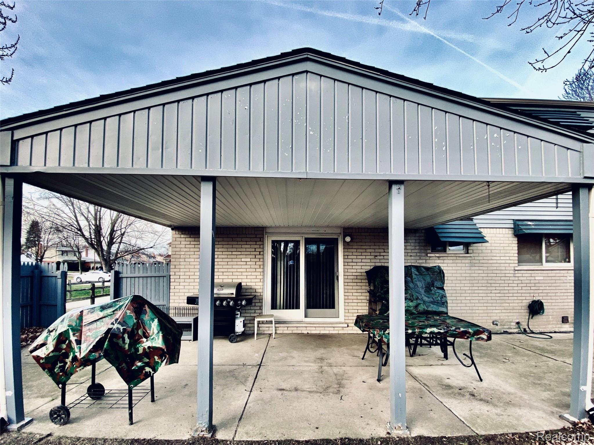 18484 Davidson Road Fraser, MI 48026 - Photo 44 of 45 Back of house.JPG