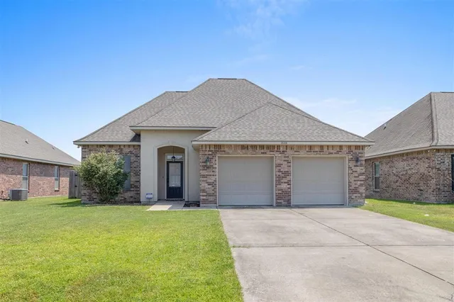$234,500 | 2086 Westbank Drive, Lake Charles, LA 70611
