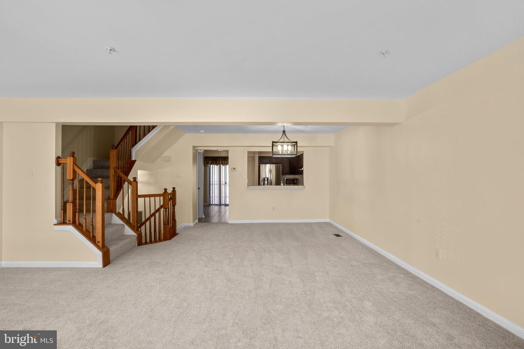 6342 Arbor Way Elkridge, MD 21075 - Photo 12 of 30 a view of a livingroom with entryway
