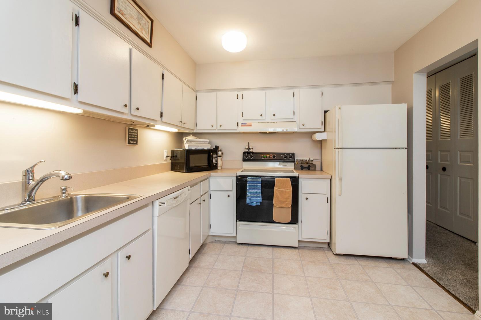 1307 Raintree Lane Malvern, PA 19355 - Photo 12 of 23 Kitchen