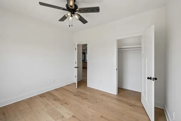 a view of a livingroom with a ceiling fan & entryway
