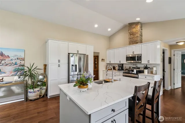 $685,000 | 109 View Point Drive, Salkum, WA 98582